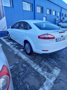 Masina Ford mondeo