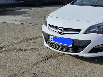 Opel Astra J 2014 Rosu
