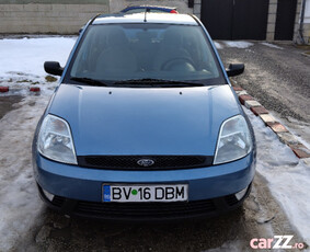 Ford fiesta 1.3 benzina 70 cp 2002, 5 usi, roti iarna vara