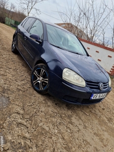 Vand Golf 5 2005 1.9d 2550 euro negociabil