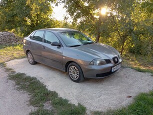 Seat Cordoba,2004,Euro 4,Benzina,1.4,clima merge,799 euro,ușor avariat spate!!!