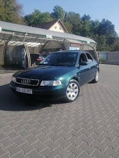 Vând audi a4 b5 motor 1.6 beniza cel de 101 cp