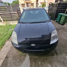 Vand Ford Fiesta 1.3 benzina ,an 2004 pentru programul rabla.