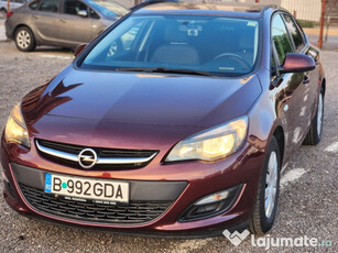 Opel Astra J Sedan