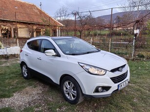 Hyundai ix 35 2.0 diesel cutie automata 184 Cp * 4x4 * panoramic * posibil schimb