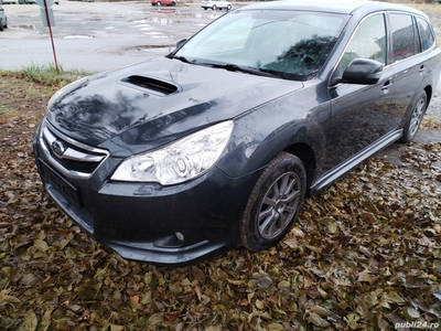 Vând subaru legacy 2012