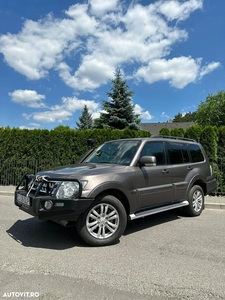 Mitsubishi Pajero LWB 3.2 DI-D Instyle S74