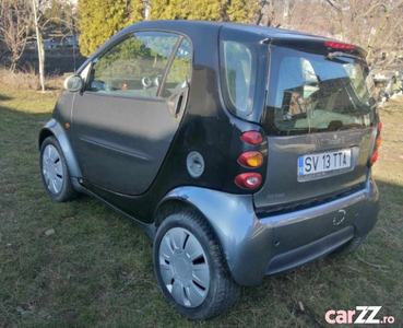 Smart fortwo cu volanul pe dreapta