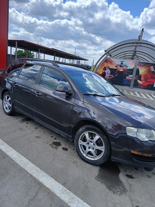 Vindem vw pasat 1.9 105 c p din 2007 km 330 000 stare buna