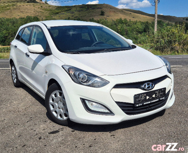 Hyundai i30 Automat 1.6CRDi 110cp Euro5 Navi Clima 6+1 viteze Camera