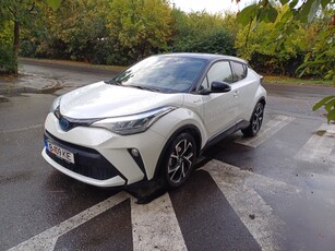 Toyota CH-R C-ult Style Bi-tone 2.0 L Hybrid