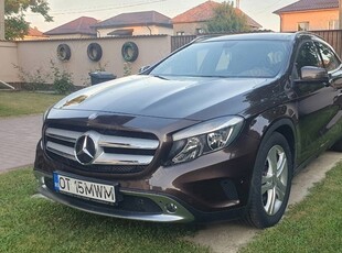 Vând Mercedes BENZ GLA