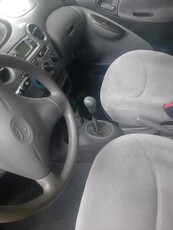 vand toyota yaris an 2002