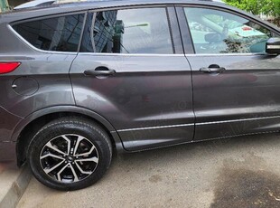 Ford Kuga 2.0 TDCi 4WD Powershift Titanium