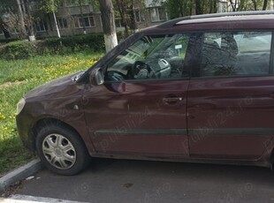 Vând Skoda Fabia II