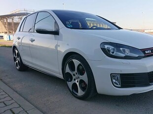 Volkswagen Golf 2.0 TSI GTI