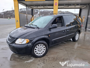 Chrysler voyager an 2008 7loc. recent adus