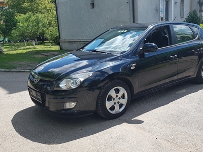 Vand Hyundai I30 , an 2010, 1.4 benzina, 148700 k.