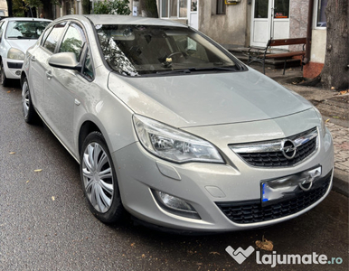 Opel Astra J 2010