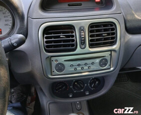 Renault Clio model 2001