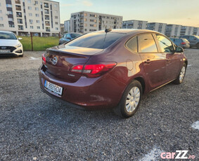 Opel Astra J Sedan