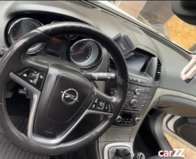 Opel insignia, an 2010 întreținută 273de mii km in creștere