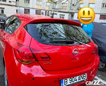 Mașina Opel Astra J