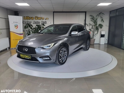 Infiniti Q30