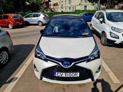 Toyota Yaris Hybrid 1.5 VVT-i Style Bitone