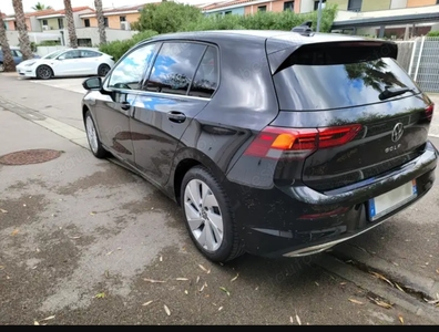 Volkswagen golf 8 mașina este ca noua 1700euro