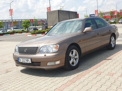 Lexus LS 400