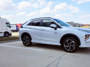 Mitsubishi Eclipse-Cross Plug-In Hybrid 4WD Top