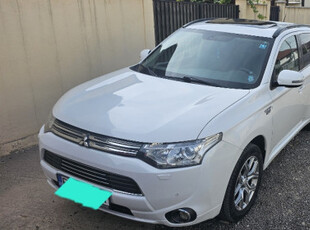 Mitsubishi outlander phev instyle