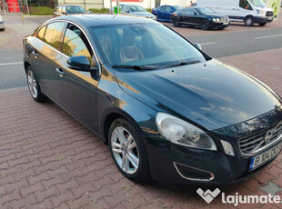 Volvo S60 D3 Summum 2013 Manuala