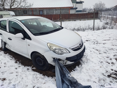Opel CORSA avariat