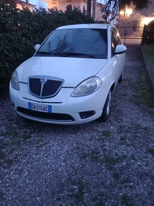 Lancia ypsilon 1.2 benz 2009 Deta