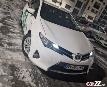 Toyota auris hybrid-gpl 2015