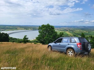 Suzuki Grand Vitara 2.0 Comfort + Family