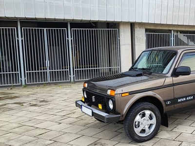 2018 Lada Niva PLUS 4x4, 1690 cc benzina+GPL, carte service, EURO 6, înmatriculata RO la 23.11.2023