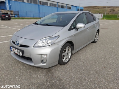 Toyota Prius (Hybrid)