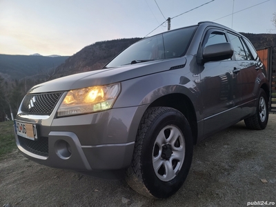 Vând Suzuki Grand Vitara 4x4 1.9 Diesel Impecabil.