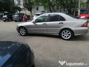 Mercedes Benz 220 functioneaza perfect, model face-lift, 2005