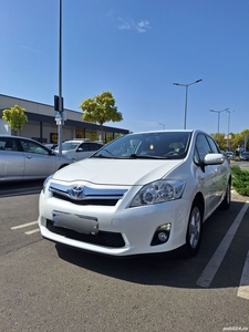 Toyota auris hibrid hybrid 1.8 benzina +electric automata 2011 și diesel 1.4 d4d 6 viteze manuala