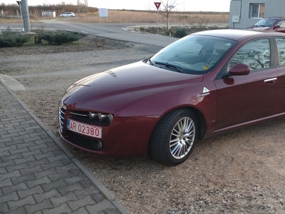 Vând mașină alfa Romeo