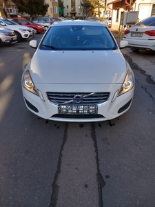 Volvo S 60 Automat 1,6 Benzină 150 ps 2013 schimb cu Dacia după 2015 Ramnicu Valcea