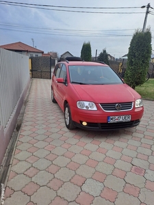 vw touran 1,6 benzină 7 locuri