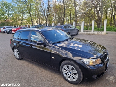 BMW Seria 3 318d DPF Touring Aut. Edition Exclusive