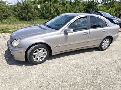 Limuzină Mercedes C 180 GPL