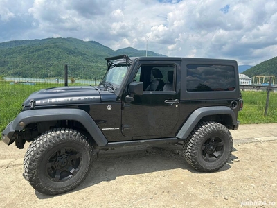 Vând Jeep Wrangler Rubicon