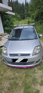 Vand Ford Fiesta model 2006-2007 diesel cu imbunatatiri multiple